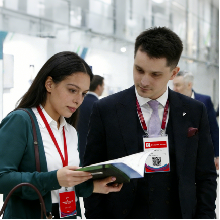 Professional event badges stack display, 0.76mm PVC cards with rounded corners, CR80 standard size 86x54mm, customizable with NFC/RFID chip for access control and attendee management