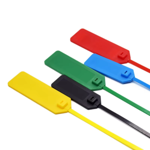 UHF RFID cable tie tag with durable nylon or ABS construction, adjustable length with secure locking mechanism, embedded UHF chip for asset tracking in industrial and logistics applications