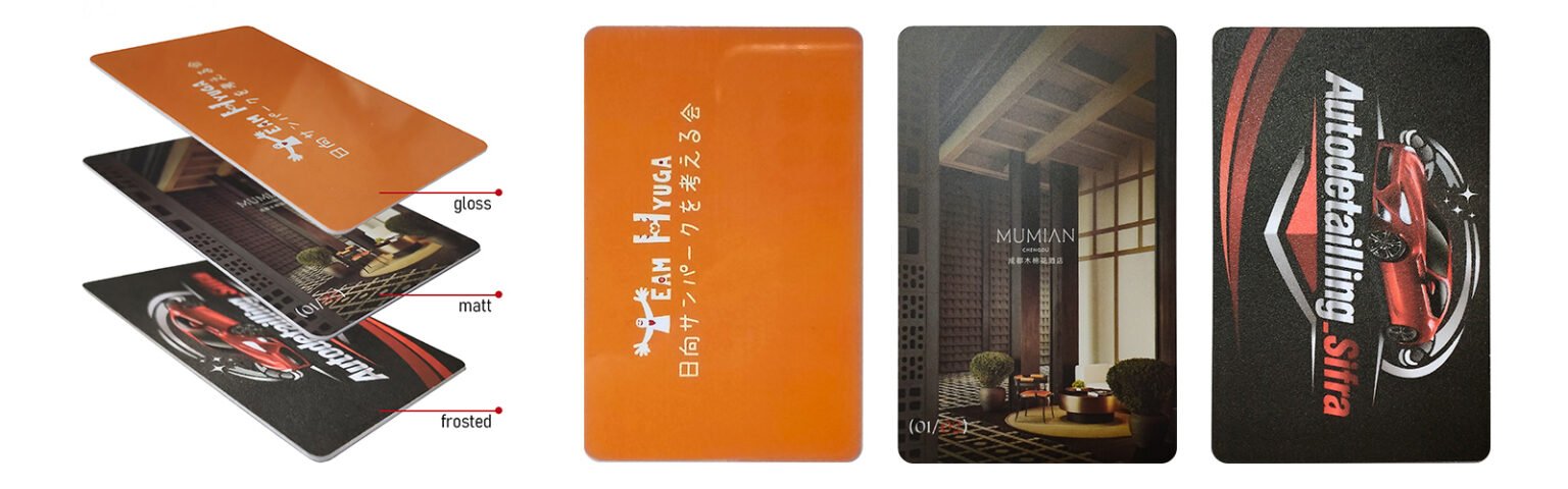 PVC卡表面处理选项，包括光面、哑光和磨砂纹理，适用于定制打印塑料卡